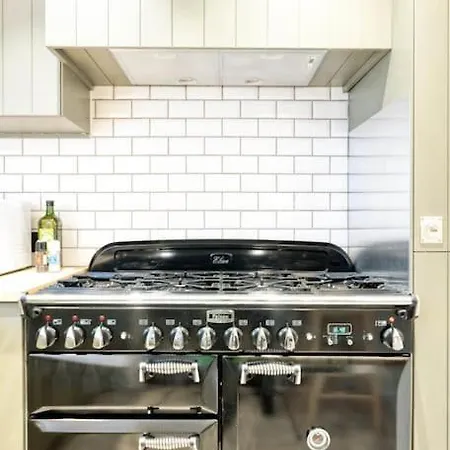 Chic 3-br Oasis In - Stylish Interiors Apartament