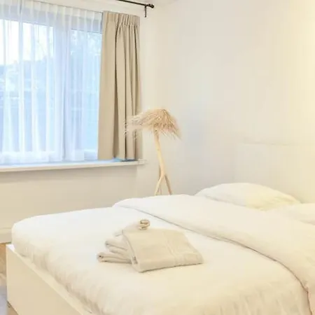 Chic 3-br Oasis In - Stylish Interiors Gandawa