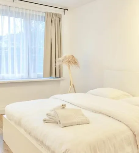 Chic 3-br Oasis In - Stylish Interiors Gent